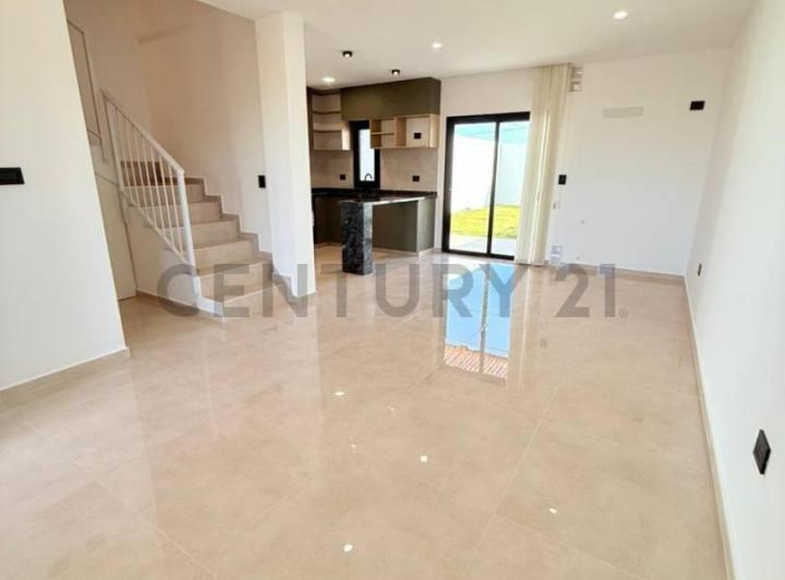 Casa · 99m² · 5 Ambientes · 2 Cocheras
