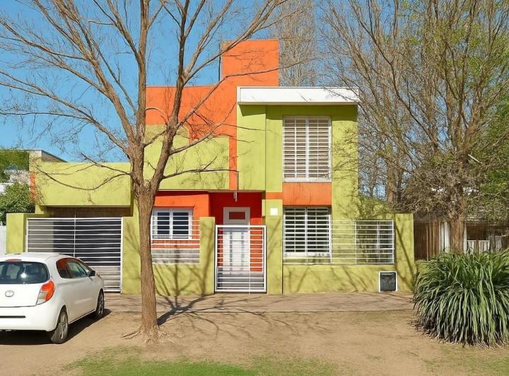 Casa · 220m² · 3 Ambientes · 2 Cocheras