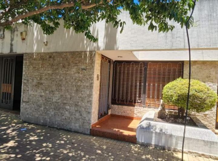 Casa · 256m² · 8 Ambientes · 1 Cochera