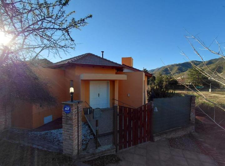Casa · 120m² · 5 Ambientes · 2 Cocheras