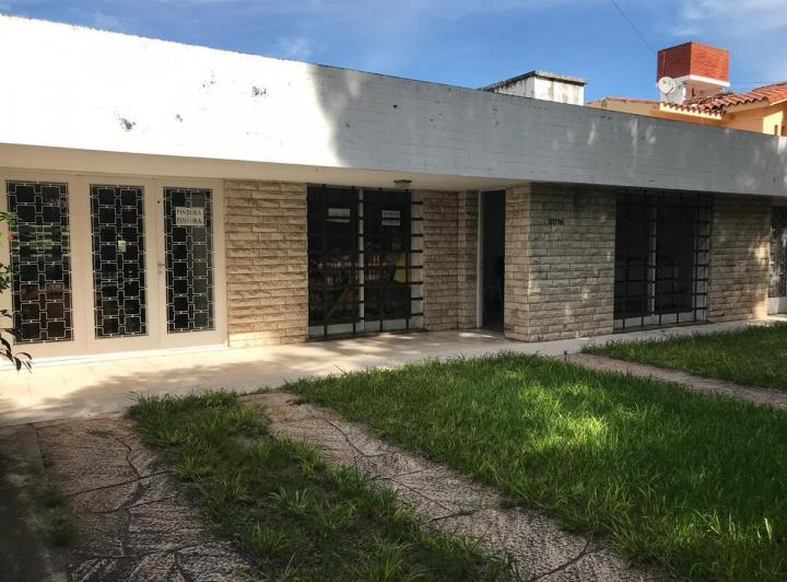 Casa · 182m² · 5 Ambientes · 2 Cocheras