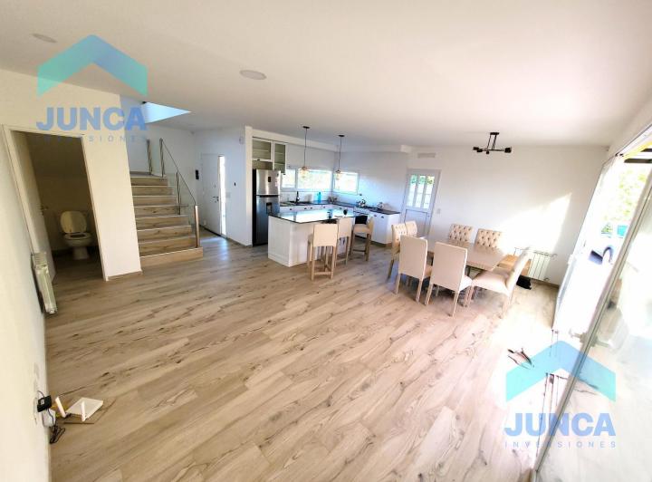 Casa · 107m² · 4 Ambientes · 2 Cocheras