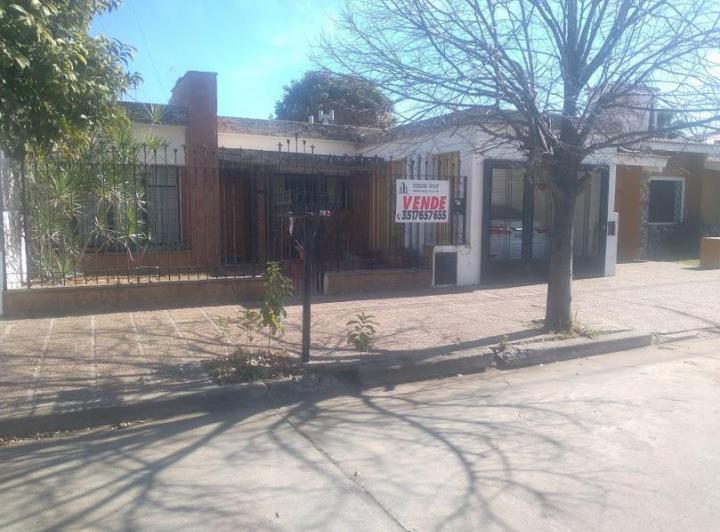 Casa · 165m² · 8 Ambientes · 1 Cochera