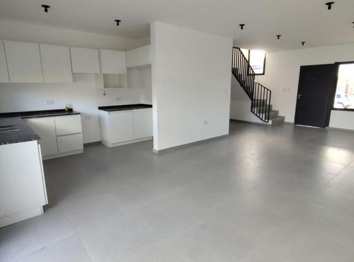 Casa · 118m² · 6 Ambientes · 2 Cocheras
