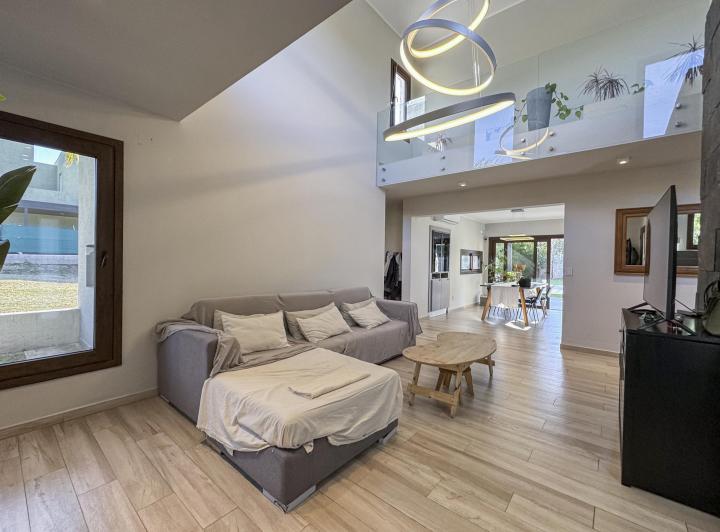 Casa · 400m² · 11 Ambientes · 4 Cocheras
