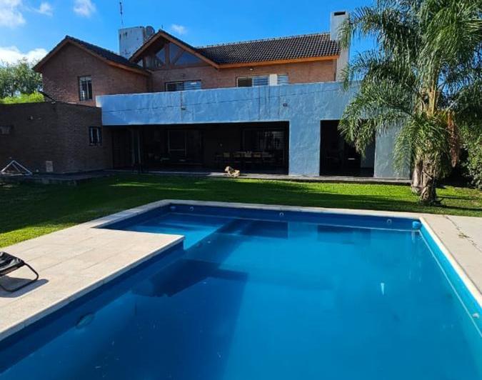 Casa · 406m² · 6 Ambientes · 2 Cocheras