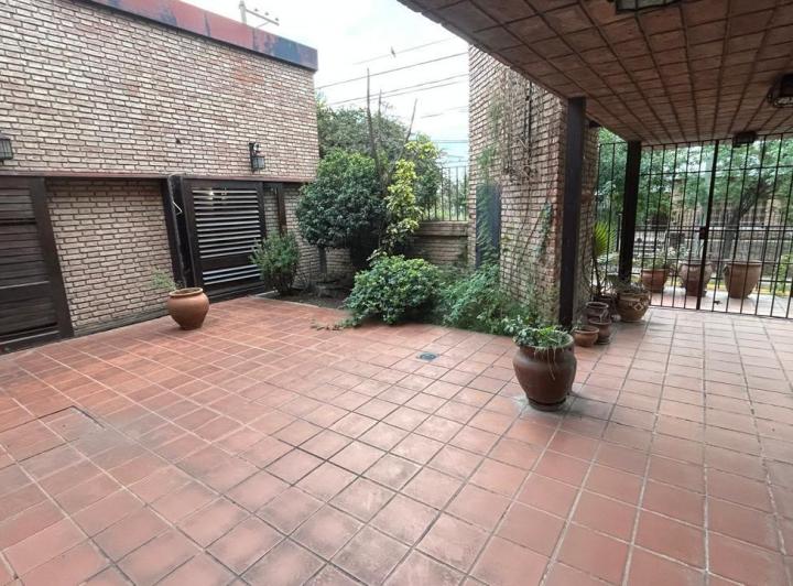 Casa · 264m² · 11 Ambientes · 2 Cocheras