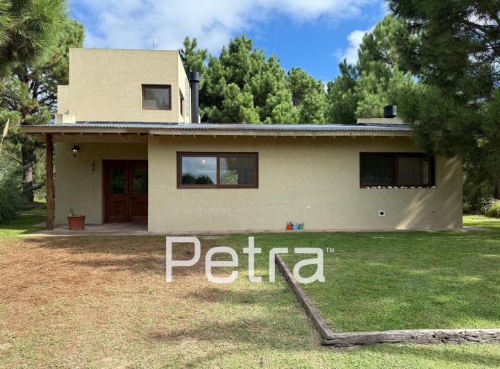 Casa · 194m² · 5 Ambientes · 1 Cochera