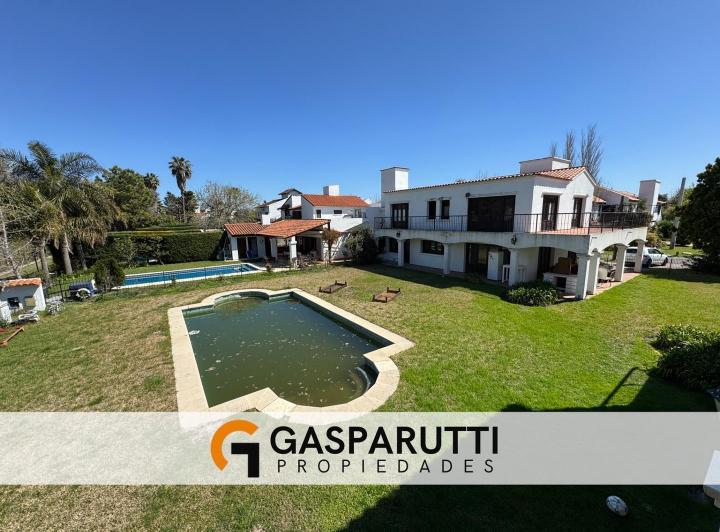 Casa · 370m² · 5 Ambientes · 6 Cocheras