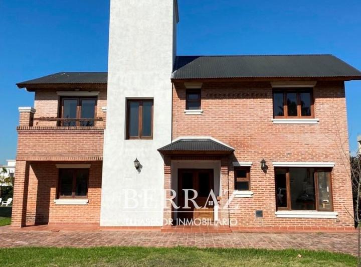 Casa · 210m² · 5 Ambientes · 1 Cochera