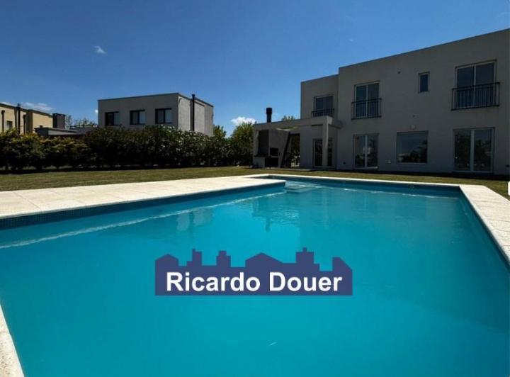 Casa · 180m² · 4 Ambientes · 1 Cochera
