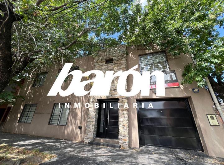 Casa · 160m² · 5 Ambientes · 1 Cochera
