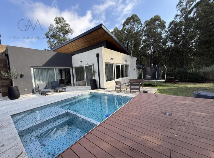 Casa · 200m² · 4 Ambientes