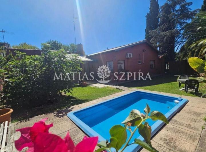Casa · 136m² · 4 Ambientes · 4 Cocheras