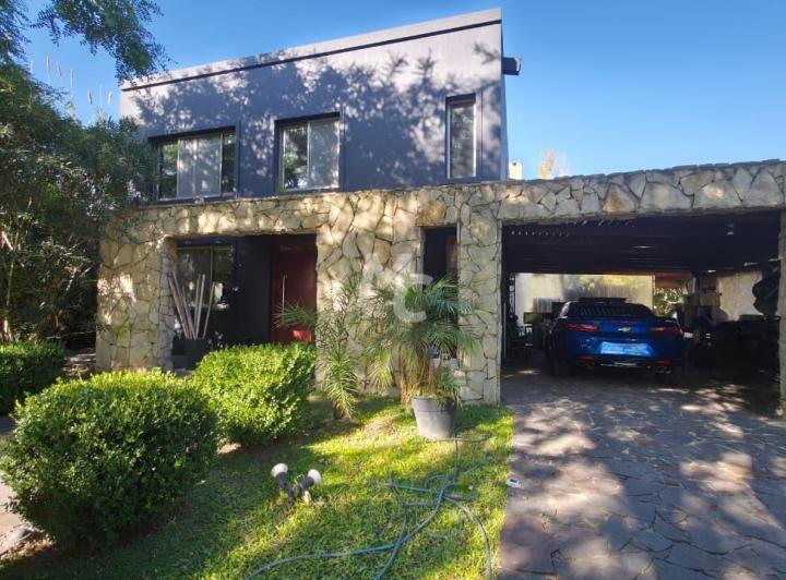 Casa · 250m² · 5 Ambientes · 1 Cochera