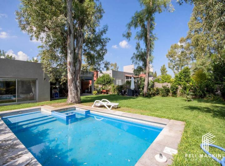 Casa · 137m² · 4 Ambientes · 1 Cochera