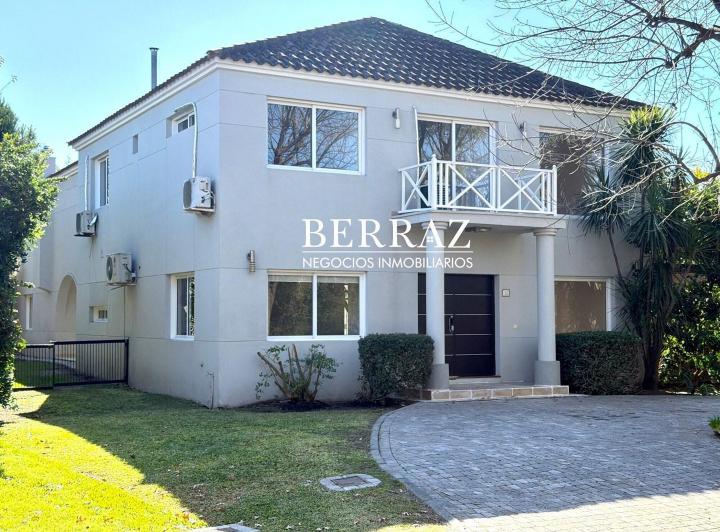 Casa · 297m² · 6 Ambientes · 3 Cocheras