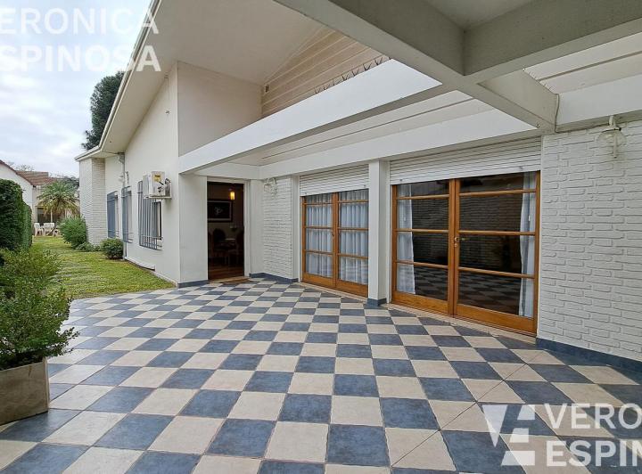 Casa · 285m² · 5 Ambientes · 3 Cocheras