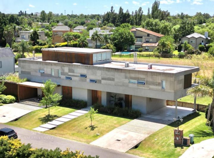 Casa · 600m² · 5 Ambientes · 6 Cocheras