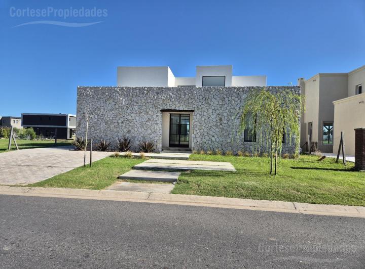 Casa · 223m² · 5 Ambientes