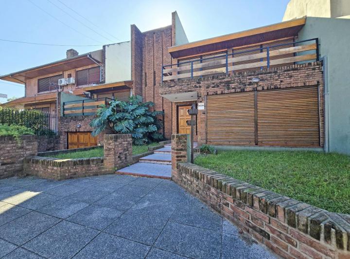 Casa · 280m² · 6 Ambientes · 1 Cochera