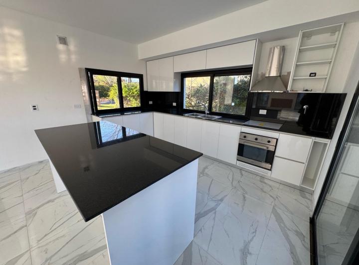 Casa · 204m² · 5 Ambientes · 2 Cocheras
