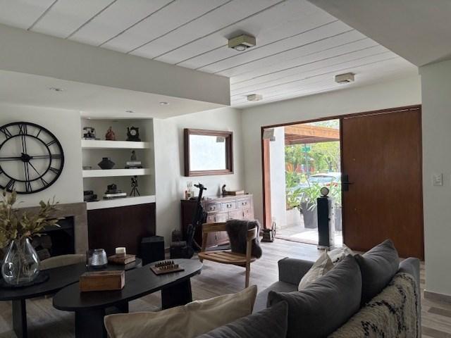 Casa · 226m² · 6 Ambientes · 2 Cocheras
