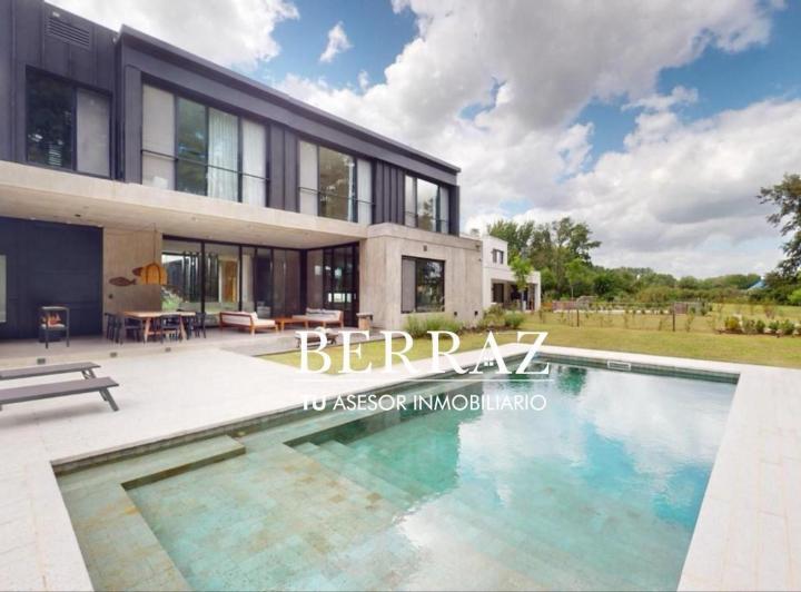Casa · 280m² · 5 Ambientes · 2 Cocheras