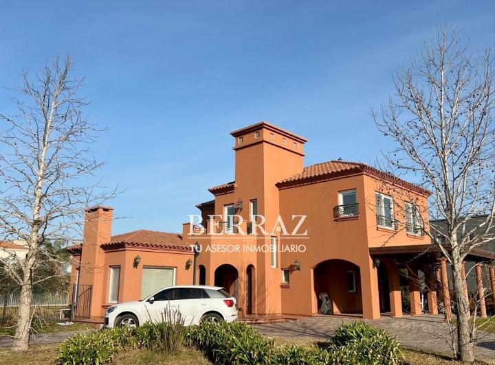 Casa · 180m² · 5 Ambientes · 3 Cocheras