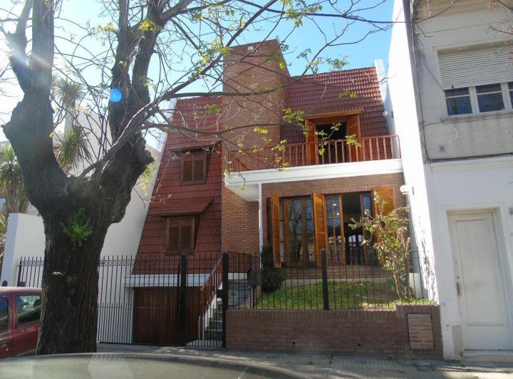 Casa · 290m² · 6 Ambientes · 2 Cocheras