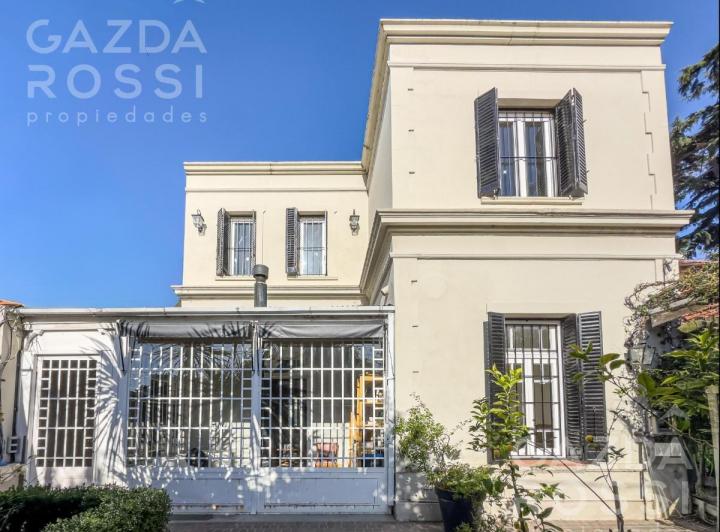 Casa · 302m² · 6 Ambientes · 2 Cocheras