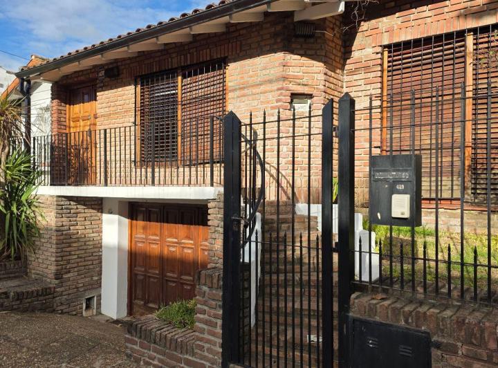 Casa · 249m² · 4 Ambientes · 1 Cochera