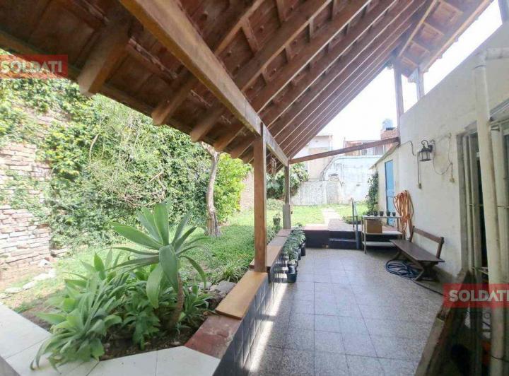 Casa · 211m² · 5 Ambientes · 1 Cochera