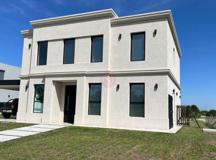 Casa · 220m² · 5 Ambientes · 2 Cocheras