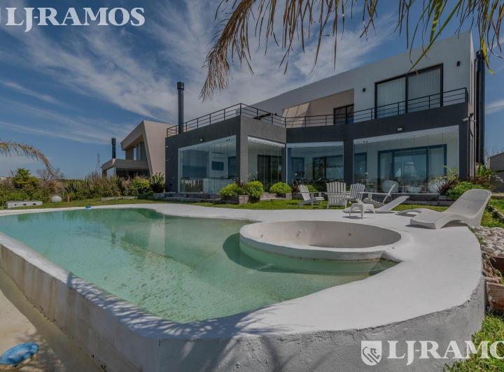 Casa · 280m² · 6 Ambientes · 2 Cocheras