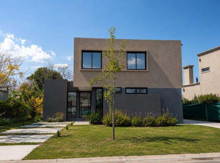 Casa · 154m² · 4 Ambientes · 2 Cocheras