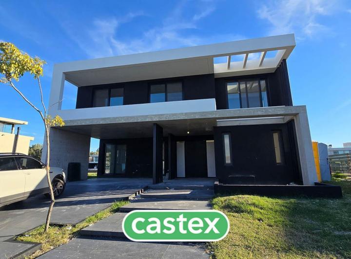 Casa · 290m² · 7 Ambientes · 2 Cocheras