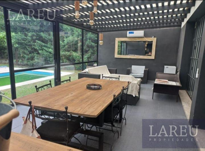 Casa · 200m² · 5 Ambientes