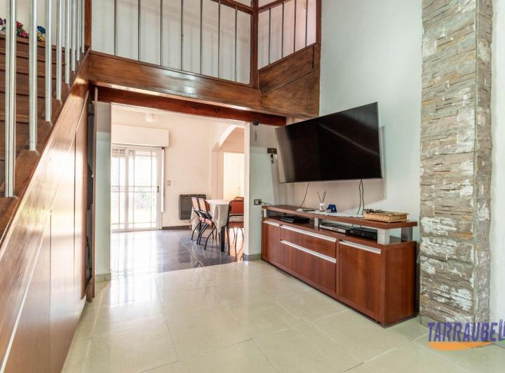 Casa · 200m² · 5 Ambientes · 1 Cochera