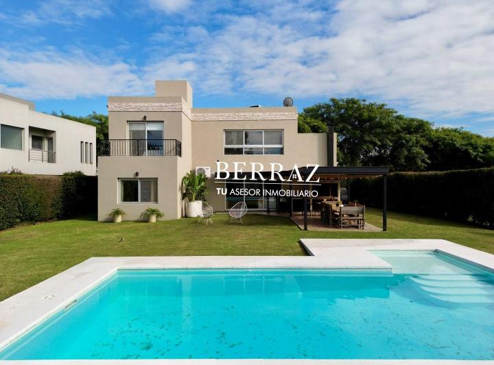 Casa · 226m² · 6 Ambientes · 1 Cochera