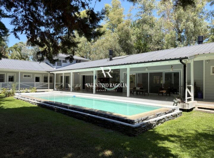 Casa · 381m² · 7 Ambientes · 3 Cocheras