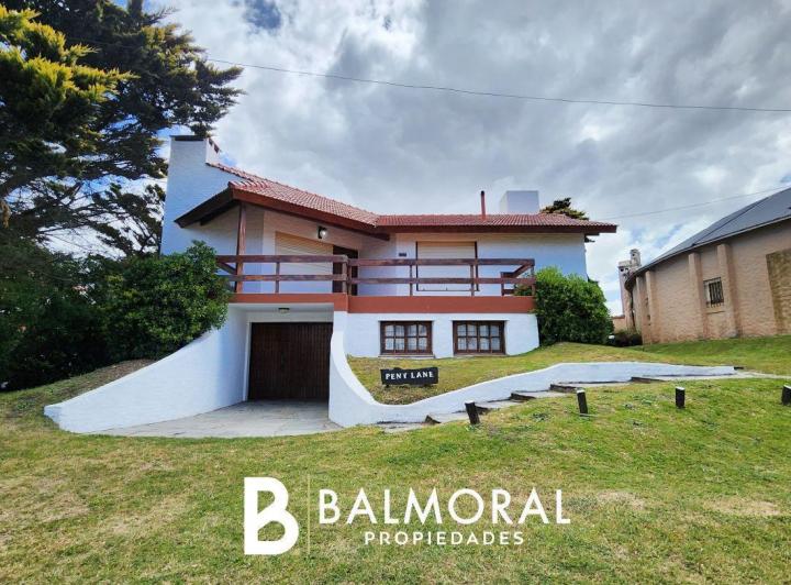 Casa · 240m² · 5 Ambientes · 1 Cochera