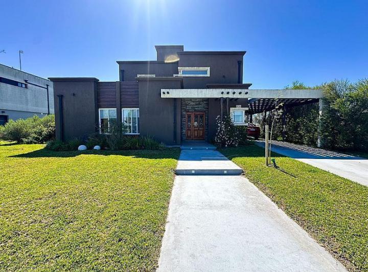 Casa · 168m² · 5 Ambientes · 1 Cochera