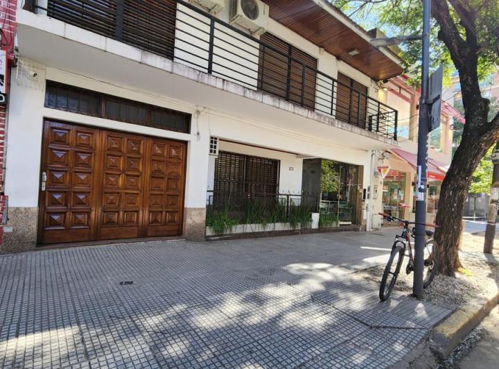 Casa · 360m² · 7 Ambientes · 1 Cochera