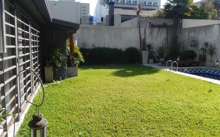 Casa · 380m² · 5 Ambientes · 3 Cocheras