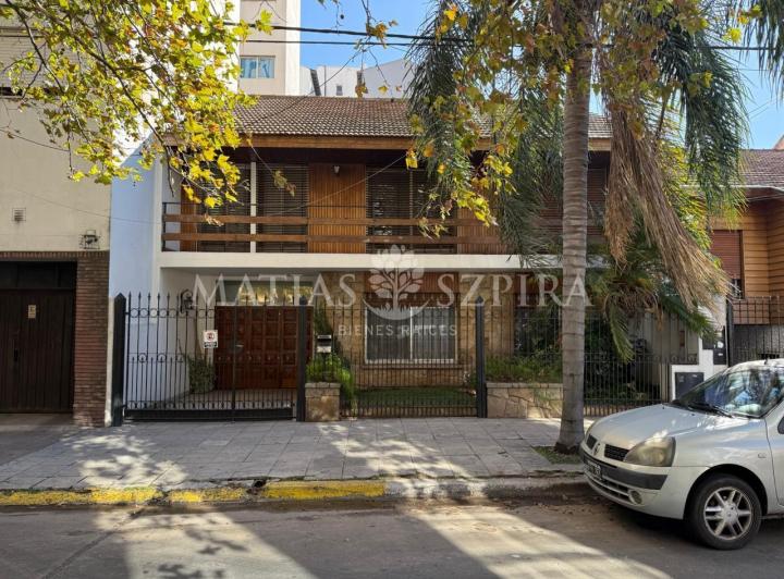 Casa · 234m² · 6 Ambientes · 2 Cocheras
