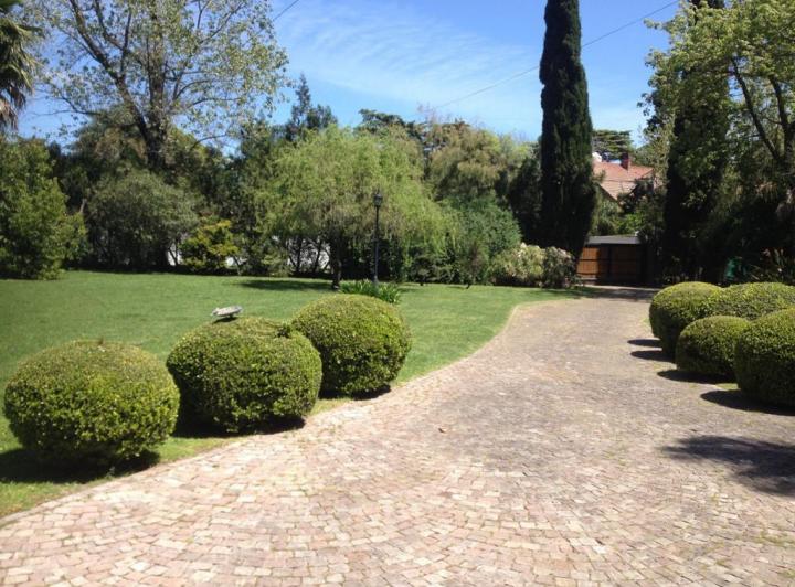 Casa · 200m² · 5 Ambientes · 4 Cocheras