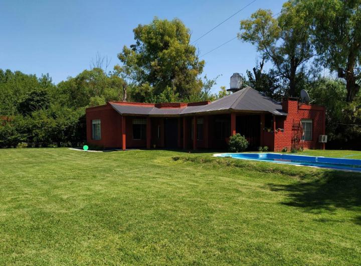 Casa · 180m² · 4 Ambientes · 5 Cocheras