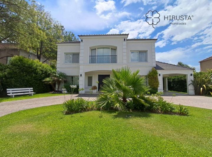 Casa · 320m² · 7 Ambientes · 2 Cocheras