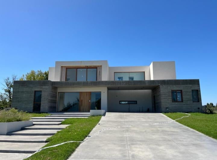 Casa · 294m² · 5 Ambientes · 2 Cocheras